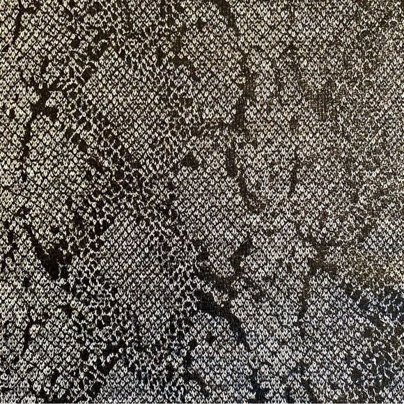 CHICO'S - SNAKEPRINT TEE - SIZE 0P - Picture 2 of 6